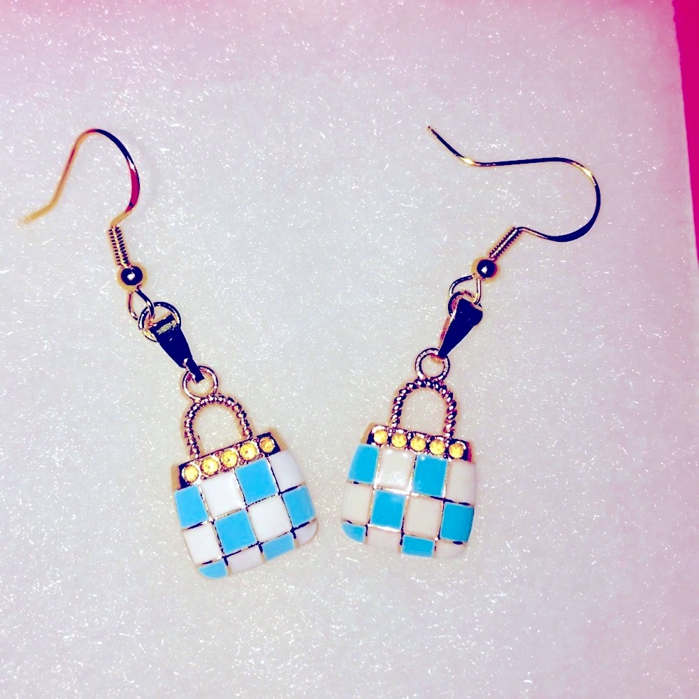 New Sexy 👛Earrings Marked 925
